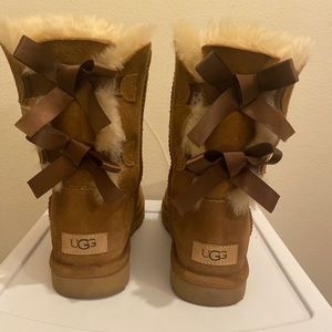UGG- Bailey Bow